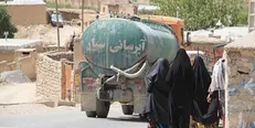 اعزام ۵ تانکر ۱۸ هزار لیتری آب آشامیدنی به مردم غیزانیه