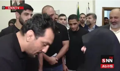 ببینید| ادای احترام قهرمانان کشتی به مادر شهید زین الدین در حاشیه اکران فیلم سینمایی &laquo;مجنون&raquo;