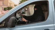 رویترز: زنان عربستان از صحبت درباره حکم حق رانندگی منع شدند