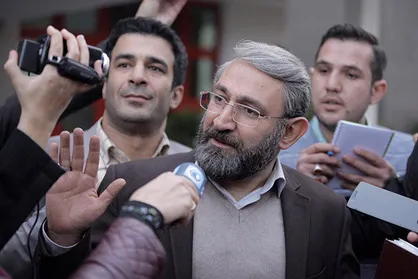 حکایت تحویل یک میز طبق &laquo;مر قانون&raquo; /مدیری که نمی&zwnj;خواهد بازنشسته شود