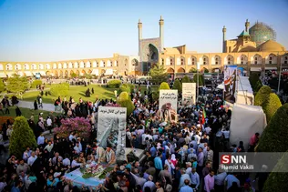 تشییع پیکر مطهر 10 شهید دفاع مقدس در اصفهان
