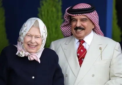 حضور پادشاه بحرین در کنار ملکه انگلیس در یک مسابقه ورزشی