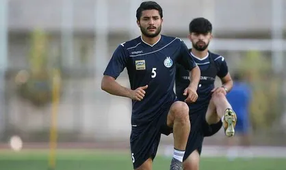 آماده باش فرهاد مجیدی به مدافع مغضوب استقلال درآستانه بازی حساس با الاهلی