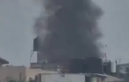 نمایی دیگر از دود و آتش&zwnj;سوزی ناشی از اصابت ترکش&zwnj;های موشک های ایران در شمال اراضی اشغالی
