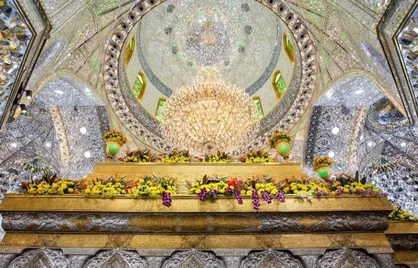 ضریح حرم امام حسین علیه&zwnj;السلام به مناسبت میلاد عمه سادات تزیین و گل&zwnj;آرایی شد