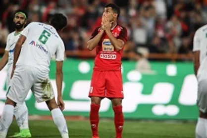 هواداران پرسپولیس علیه علیپور شعار دادند