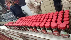 توقيف اتوبوس حامل نسکافه قاچاق در پايانه مرزی مهران