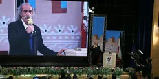 روبروی ناو آمریکا و در کنار جوانان پاسدار سرود مرگ بر آمریکا را خواندم