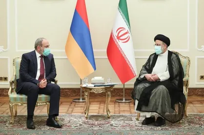 دیدار نخست وزیر ارمنستان با رئیس جمهور ایران / رئیسی: درگیری را به نفع هیچ کس نمی&zwnj;دانیم