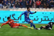 دلداری دو پرسپولیسی به هافبک استقلال +عکس
