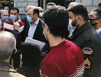 تجمع سهامداران مقابل مجلس