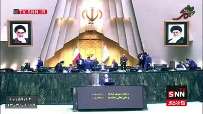 واکنش طنزآمیز نمایندگان مجلس به شعرخوانی پیمان فلسفی؛ به&zwnj;به! احسنت!