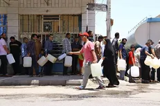 وزیر نیرو: آب آشامیدنی خوزستان را تامین می‌کنیم