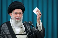 توصیه رهبر انقلاب به آنهایی که توئیت میزنند! + عکس