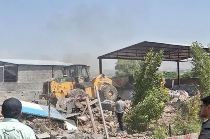 آزادسازی ۵۲ هزار متر مربع از اراضی کشاورزی خاورشهر با تخریب ۶۳ بنای غیرمجاز /  ضربه به متصرفان غیرقانونی در شهرستان ری