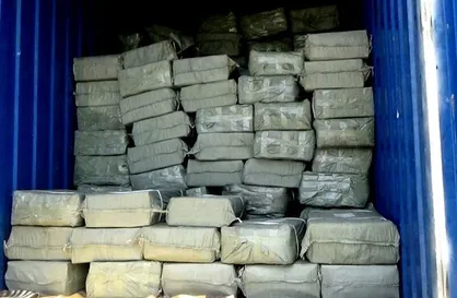 جلوگیری از خروج ۸۸ تن شیرخشک از کشور توسط پلیس کرمان