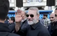 انتشار برای نخستین‌بار | لحظاتی از گفتگوی مردم با شهید لاریجانی در مسیر اربعین حسینی