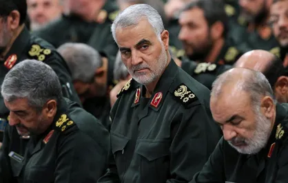 مردان سیاست وصیت&zwnj;نامه شهید سلیمانی را با گوشت و پوست خود بخوانند
