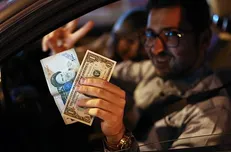 مردم را از رقبای روحانی ترساندند اما ارز در دولت روحانی گران شد