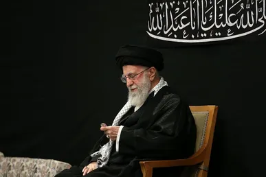 رهبر شهید انقلاب هیچ‌وقت به مراکز پزشکی خصوصی نمی‌رفتند / ماجرای امتناع رهبری از تزریق واکسن خارجی  + فیلم