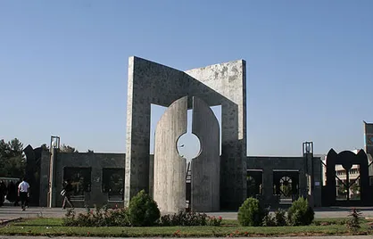 جای چکمه&zwnj;های آمریکایی در دانشگاه فردوسی / روایتی کوتاه از انقلابی&zwnj;گری دانشجویان مشهدی در بحبوحه انقلاب