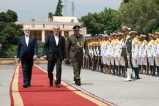 رئیس جمهور با بدرقه معاون اول عازم عمان شد