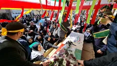 مردم مرکز چهارمحال و بختیاری پیکر شهید امیدحسین قادری را تشییع کردند + فیلم