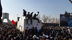پیکر شهید قاسم سلیمانی پس از ۵ ساعت به میدان آزادی رسید