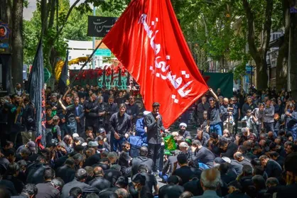 سوگواری گلستانی&zwnj;ها در تاسوعای حسینی؛ "عباس ولایت خواهیم ماند"
