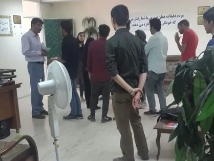 اعتراض دانشجویان خوابگاهی دانشگاه ارومیه به تخلیه زودهنگام خوابگاه&zwnj;&zwnj;&zwnj;ها/ رئیس اداره خوابگاه&zwnj;ها: حق با دانشجوست!
