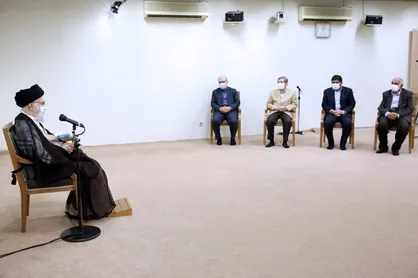 رهبرانقلاب: اگر به توصیه&zwnj;ها در مورد خوزستان عمل می&zwnj;شد مشکلات امروز را نداشتیم/ مردم ناراحتی&zwnj;شان را بروز دادند&zwnj;&zwnj;؛ گله&zwnj;ای از آنها نیست