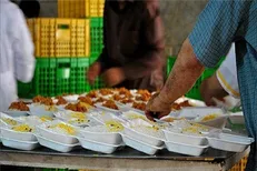 ۱۵۴ پرس غذا بین سی و پنج خانواده محروم توزیع شد