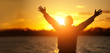 خطری که شما در مواقع قرار گرفتن در معرض نور خورشید تهدید می&zwnj;کند/ ۴ خنثی کننده آسیب&zwnj;های نور خورشید