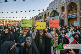 امروز در حرم مطهر شاهچراغ (ع)شوری برپا بود از جنس دانش آموزی، از جنس ذهن های جوان دهه هشتادی !