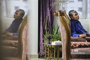 خانم کاظمی سال ۶۵با آقای ستوده که اوایل جنگ تحمیلی جانباز شیمیایی شده ازدواج می کند. او نقش همسرش را در زندگی بسیار پررنگ میداند و معتقد است که جنبه مذهبی همسرش از وی پررنگ‌تر و همین مسئله باعث شده که زندگی آن‌ها با وجود مشکلات، شیرین و آرام باشد.