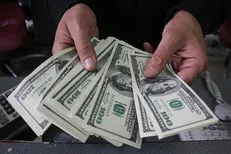 حکایت ارزهای معلق / وقتی دولت، وظایف خود و مجلس را جابجا می‌کند!