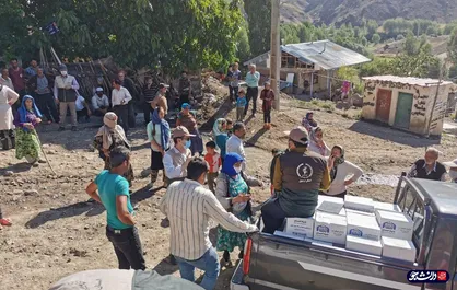 ۲۰۰ بسته غذایی به همت جهادگران به سیل زدگان اردبیل اعطا شد