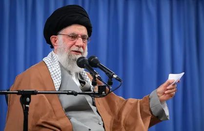 خلاصه بیانات رهبر انقلاب در دیدار با  جمعی از فرماندهان بسیج و بسیجیان