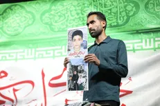 «بابا کجاییِ» علی در آغوش خاک پاسخ داده شد؛ روایتی از سه‌شنبه‌ای که چشمان شهید دانش آموز علی سالاری باز نشد + فیلم
