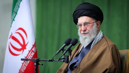 شعر فارسى پر از حکمت است؛ اینها توانسته یک هویّتى براى ملّت ما تعریف کند