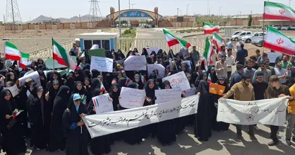 فردو، میعادگاه مدافعان دانش هسته&zwnj;ای شد/پاسخ دانشجویان قمی به یاوه&zwnj;گویی&zwnj;های آمریکا+فیلم