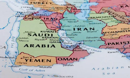 عکس| نصب تمثال امام خمینی در یکی از خیابان&zwnj;های یمن