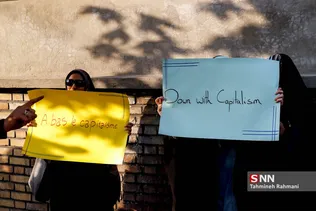 تجمع دانشجویان در مقابل سفارت فرانسه