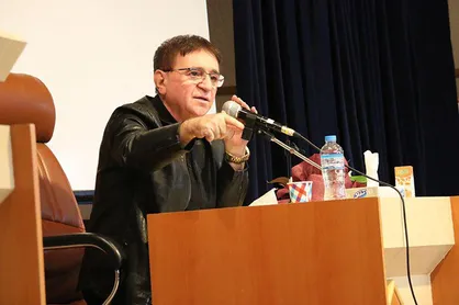 فضای مجازی جوانان را از درک واقعی احساسات دور می&zwnj;کند