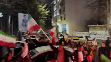 شور و هیجان شبانه مردم یاسوج در خیابان‌ها پس از اعلام انتخاب آیت‌الله سید مجتبی خامنه‌ای به‌عنوان سومین رهبر انقلاب اسلامی+ فیلم