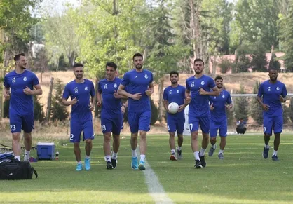 تمرینات پرفشار ساپینتو در استقلال با یکی از نزدیکان کی&zwnj;روش