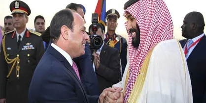 ولیعهد سعودی در فروگاه قاهره مورد استقبال السیسی قرار گرفت