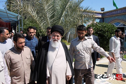 نماینده ولی فقیه در استان خراسان رضوی در زیارتگاه شهدای هویزه حضور یافت