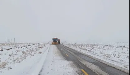 آغاز عملیات برف&zwnj;روبی و نمک&zwnj;پاشی در محور&zwnj;های روستایی اشتهارد با تلاش شبانه&zwnj;روزی راهداران