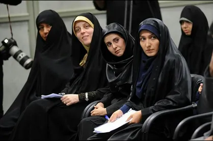 دختر نخبه&zwnj;ای که زندگی در هلند را ر&zwnj;ها کرد و به دیدار رهبری رفت